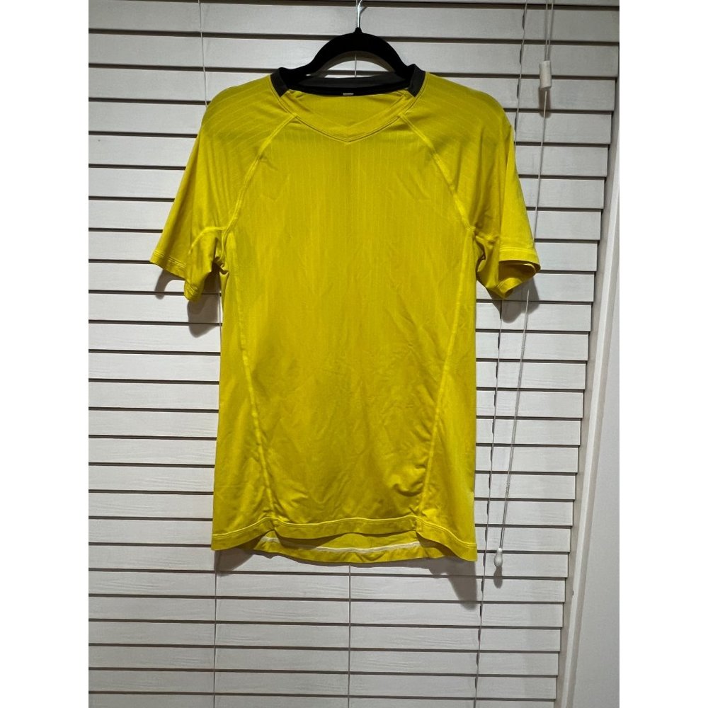 Lululemon VNeck TShirt -‎ Size M